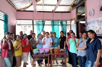 Program Studi Manajemen Sumberdaya Perairan FPIK UNPATTI Edukasi Pembuatan Eco Enzyme bagi Ibu-Ibu PKK Negeri Rutong.