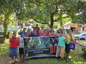 PkM MSP eco Enzyme di Desa Hattu bersama kelompok perempuan