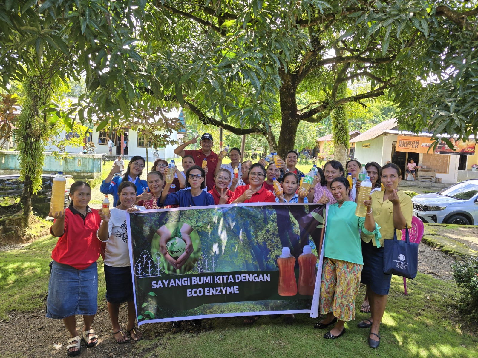 PkM MSP eco Enzyme di Desa Hattu bersama kelompok perempuan