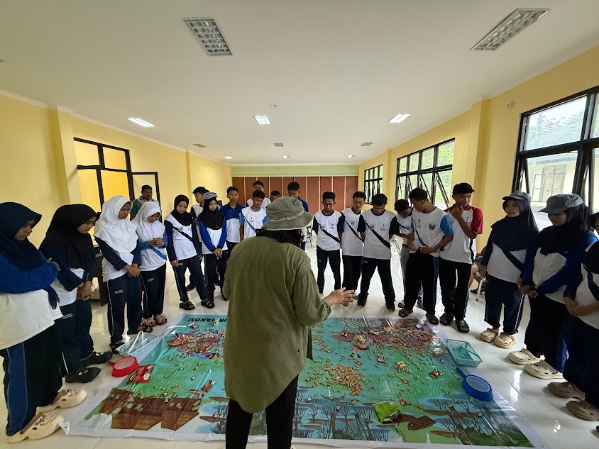 Eco Game: Coast in Our Hands-SMA N 6 Maluku Tengah